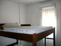/album/galeria-de-fotos-fotos-cobertura/quarto-com-ar-split-jpg/